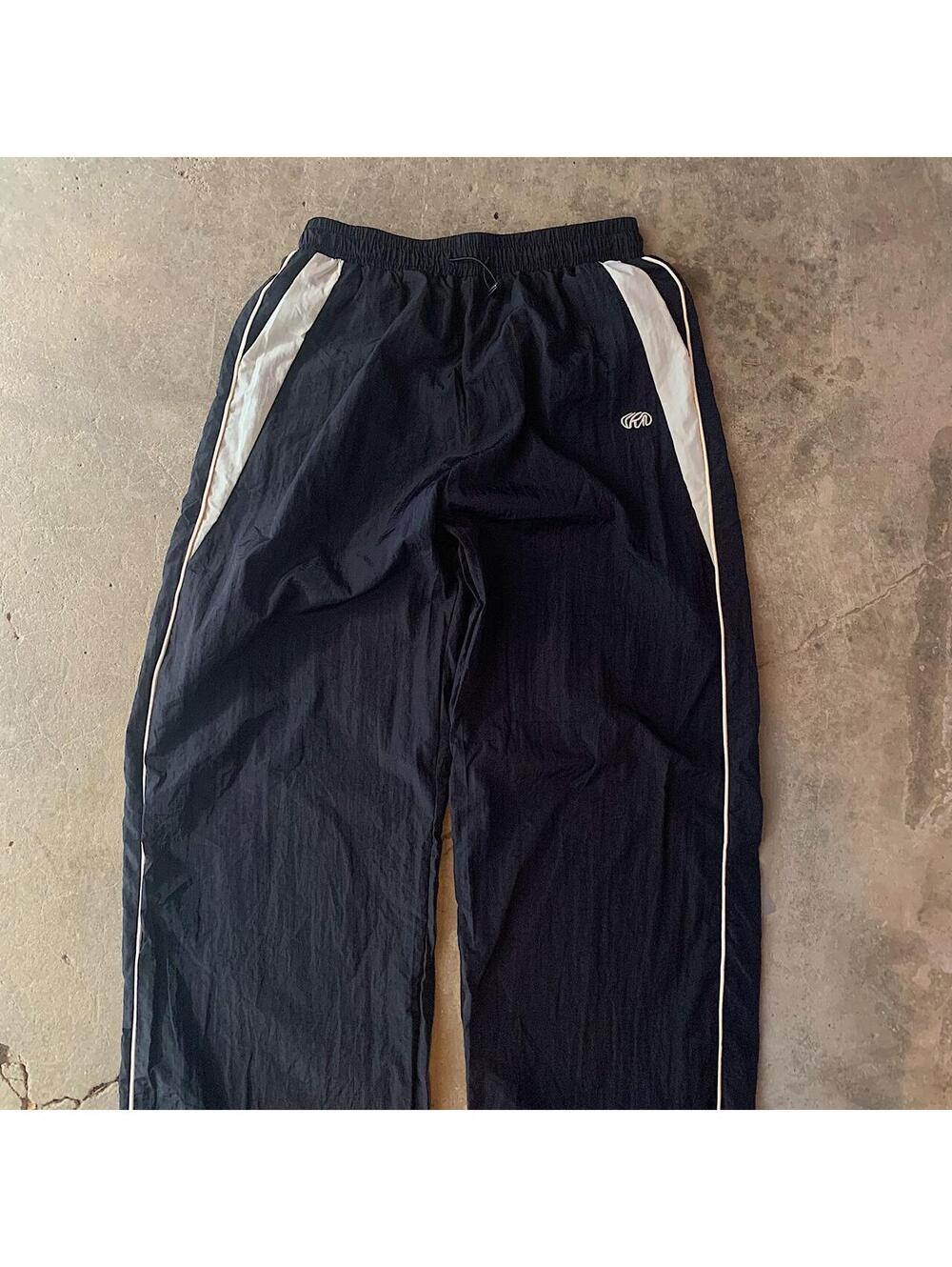 Baggy loose lightweight striped black and white windbreaker pants. Very nice - Picture 6 of 7